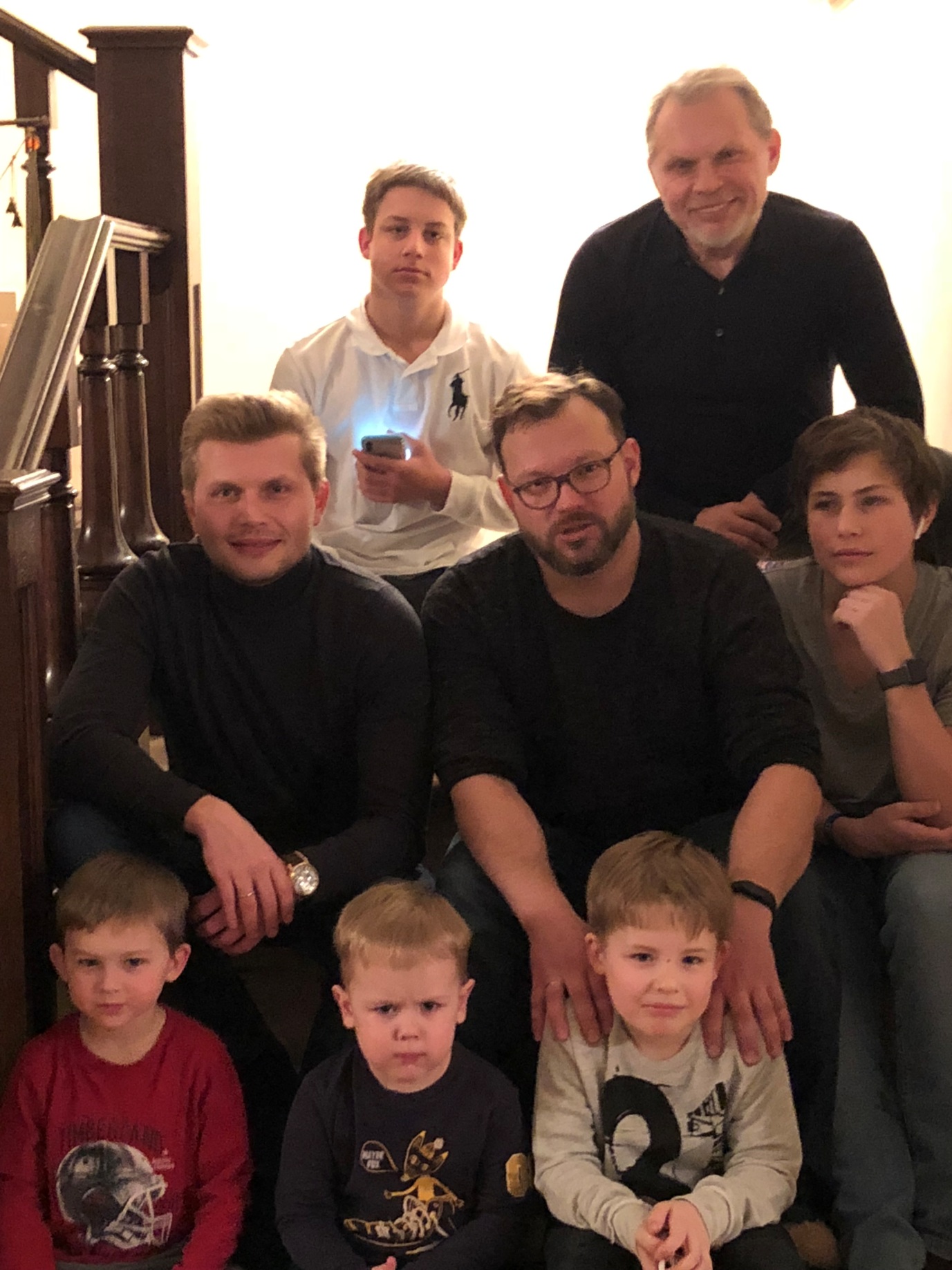 Несколько поколений семьи вместе